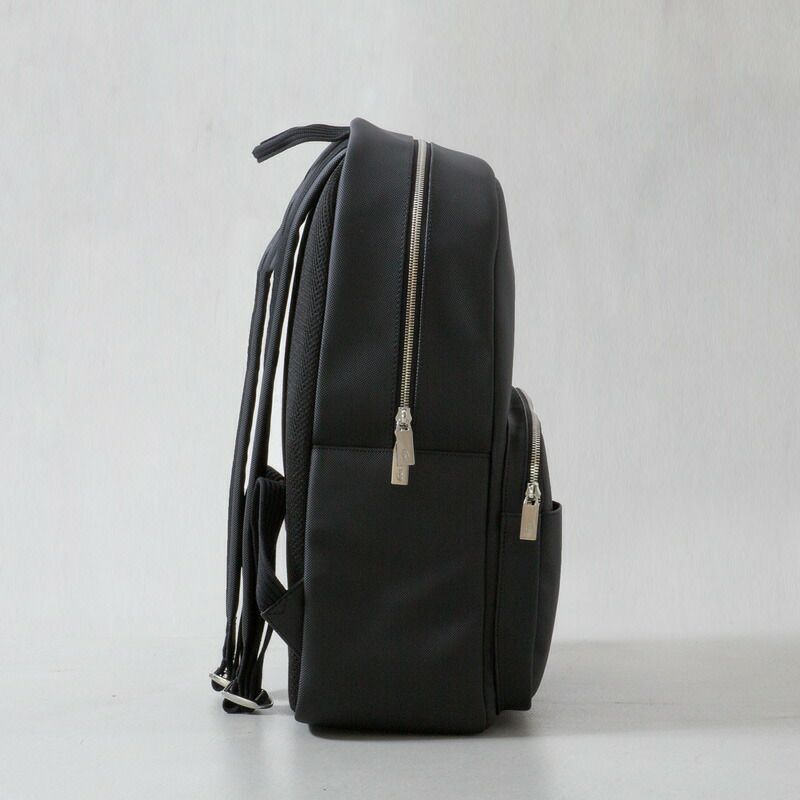 Lacoste ブラック リュック　メンズクラシック ポケットバックパック RFID機能搭載 メンズクラシック ポケットバックパック（バックパック