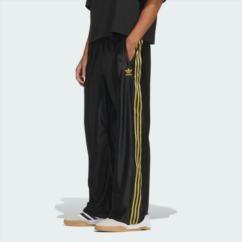 adidas トラックパンツ ジャケット セットアップ 黒✕金 XO アディダス 光沢 ジャージ 黒×金 上下組 スーパースター パック