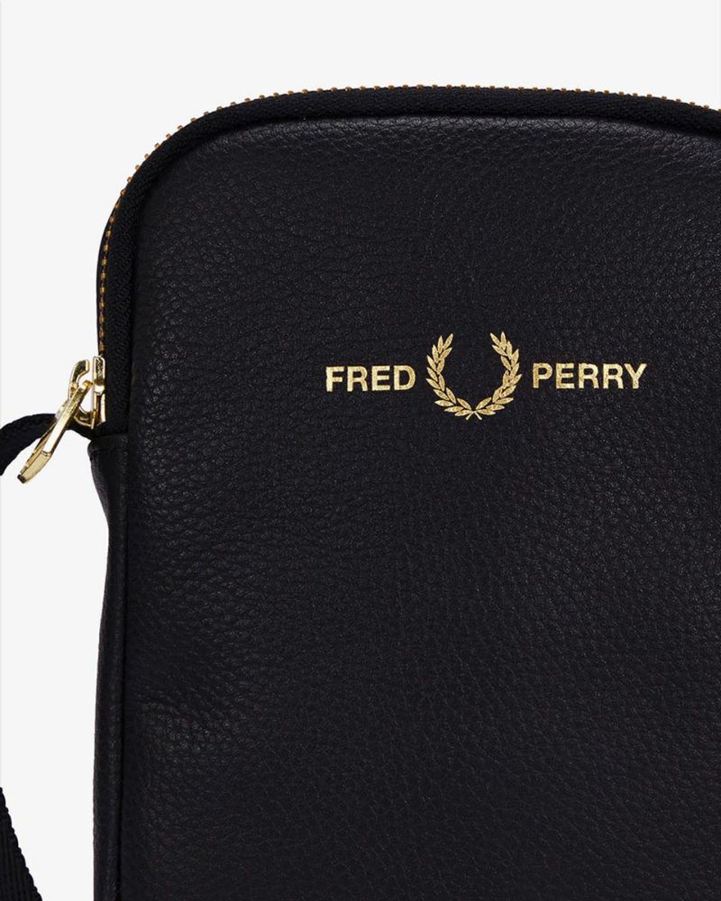 即発 FRED PERRYタンブルドレザー サイドバック L8289 楽天市場】フレッドペリー FRED PERRY タンブル レザー サイド