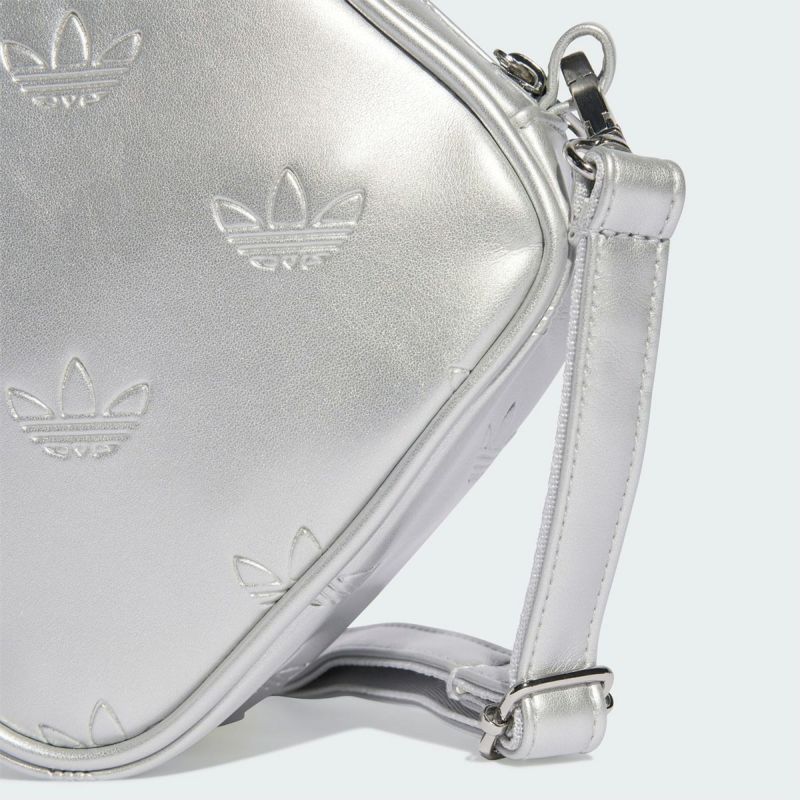 adidas オリジナルトートバック　メタル シルバー adidas（アディダス）の「トートバッグ / アディダスオリジナル